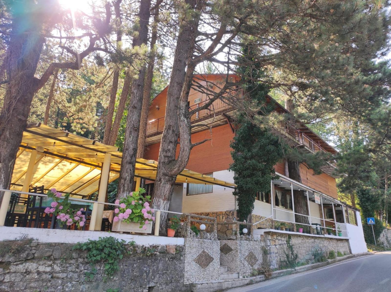 Hotel Toni Llogora Dukat Exteriör bild