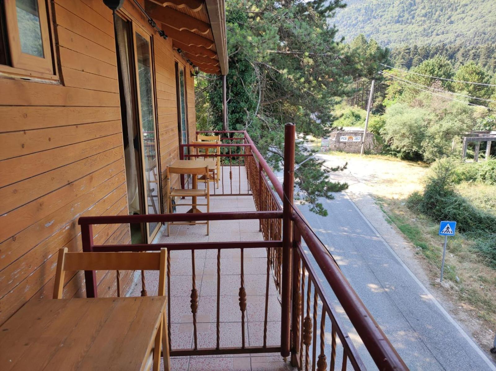 Hotel Toni Llogora Dukat Exteriör bild
