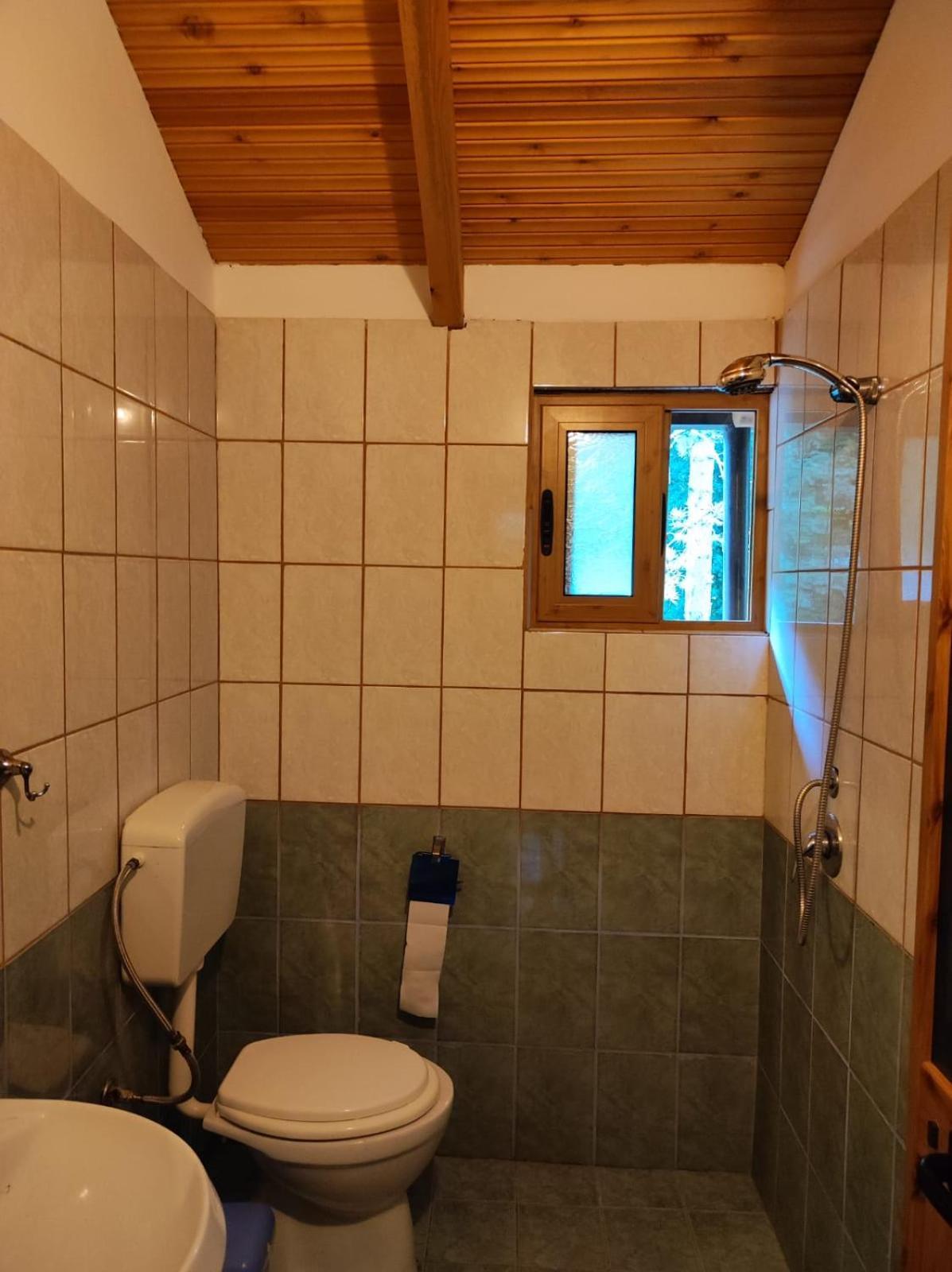 Hotel Toni Llogora Dukat Exteriör bild