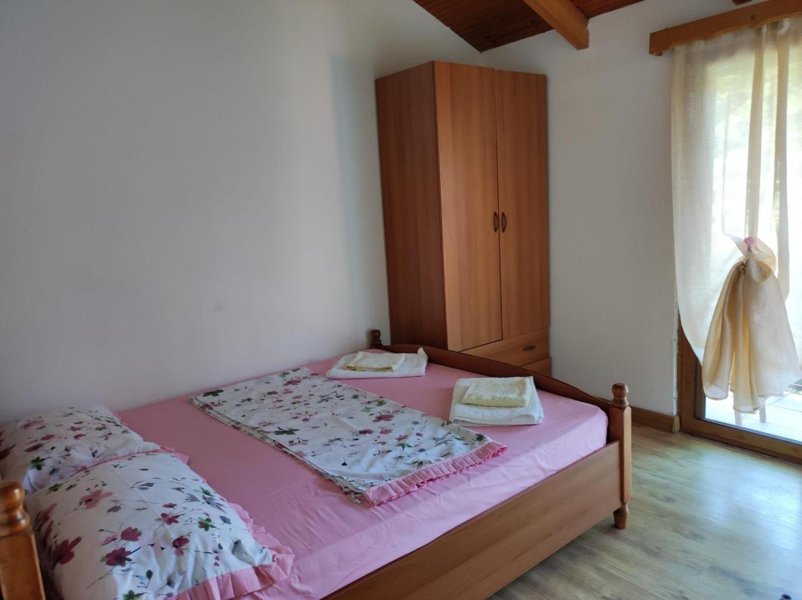 Hotel Toni Llogora Dukat Exteriör bild